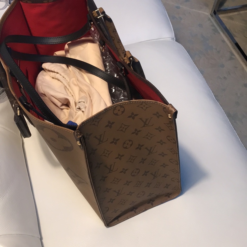 SOLD! Gorgeous Authentic Louis Vuitton Big Reverse Bag / Tote ๐. Like New. - Picture 15 of 16